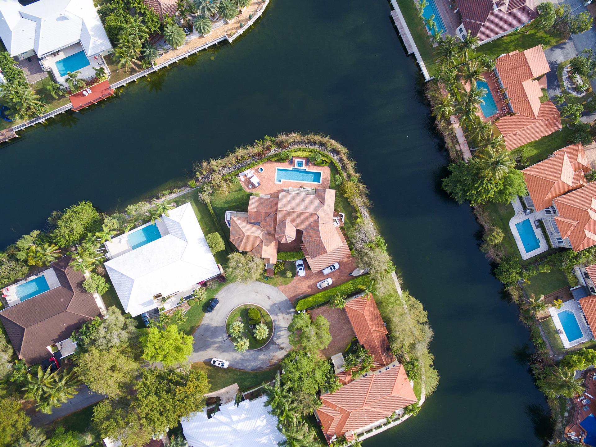 Birds-eye view of houses in Cape Coral, Florida
